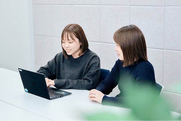 オフィスサービス部社員