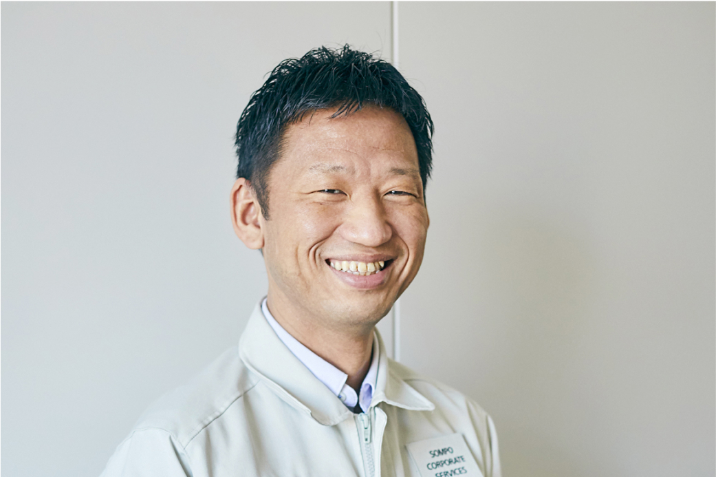 作業服を着た男性の写真