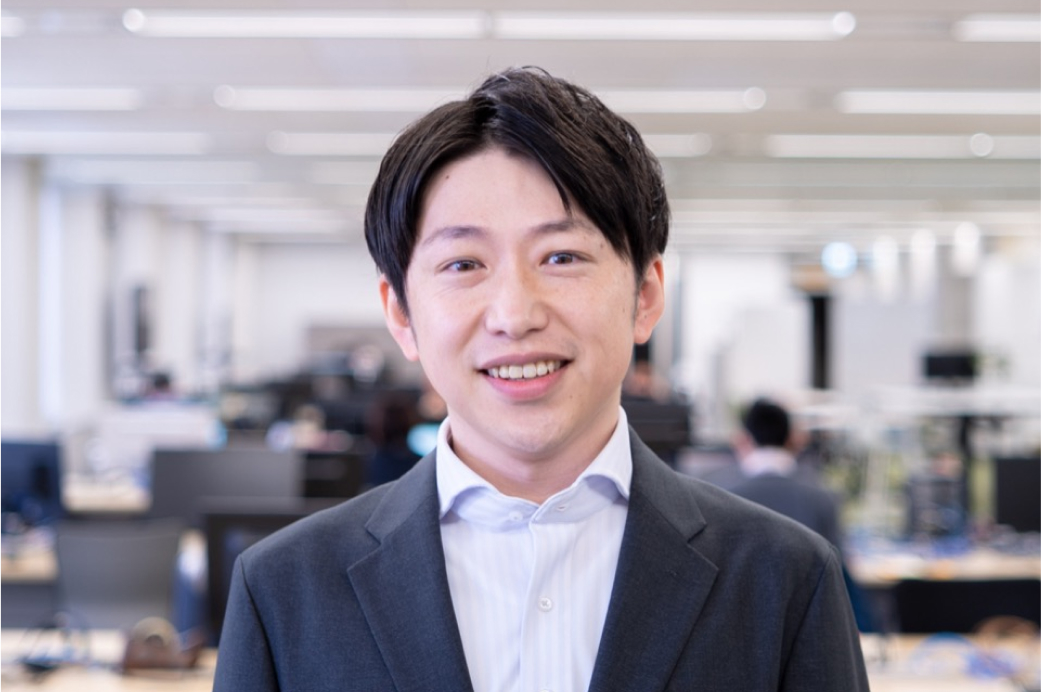 スーツを着た男性の写真