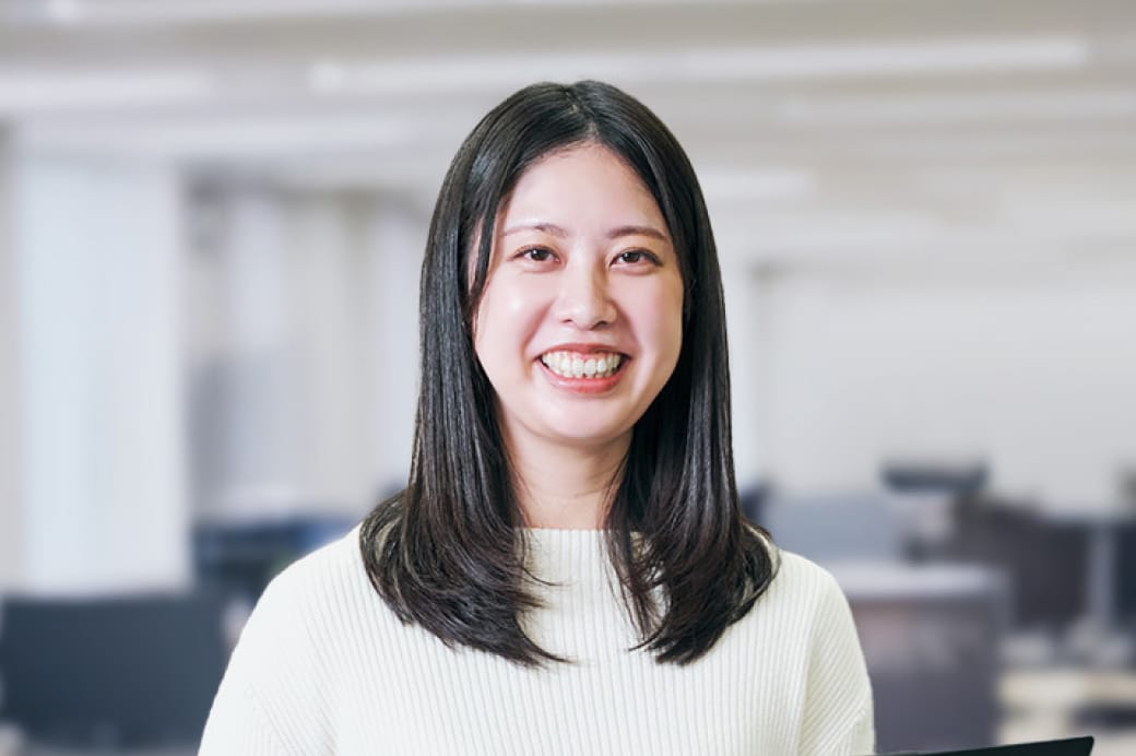 セミロングヘアの女性の写真